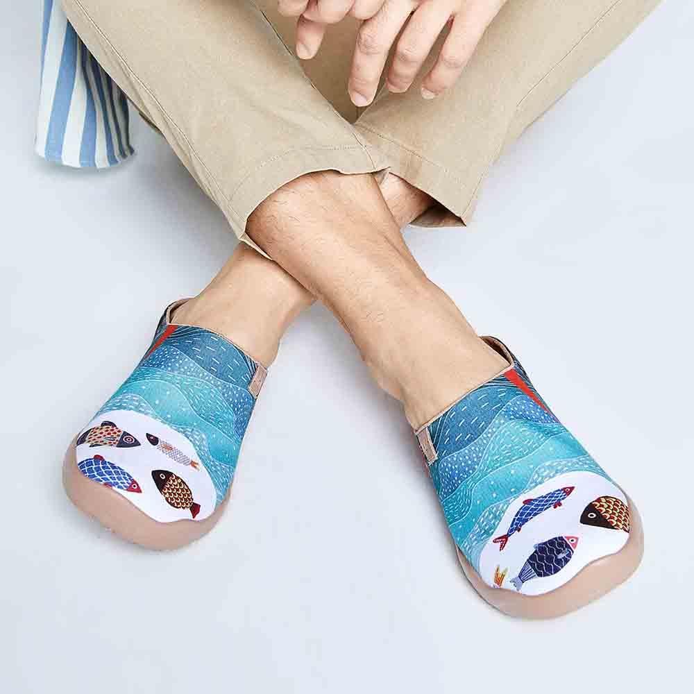 UIN Footwear Men Happy Fish Men Slipper-US Local Delivery Canvas loafers